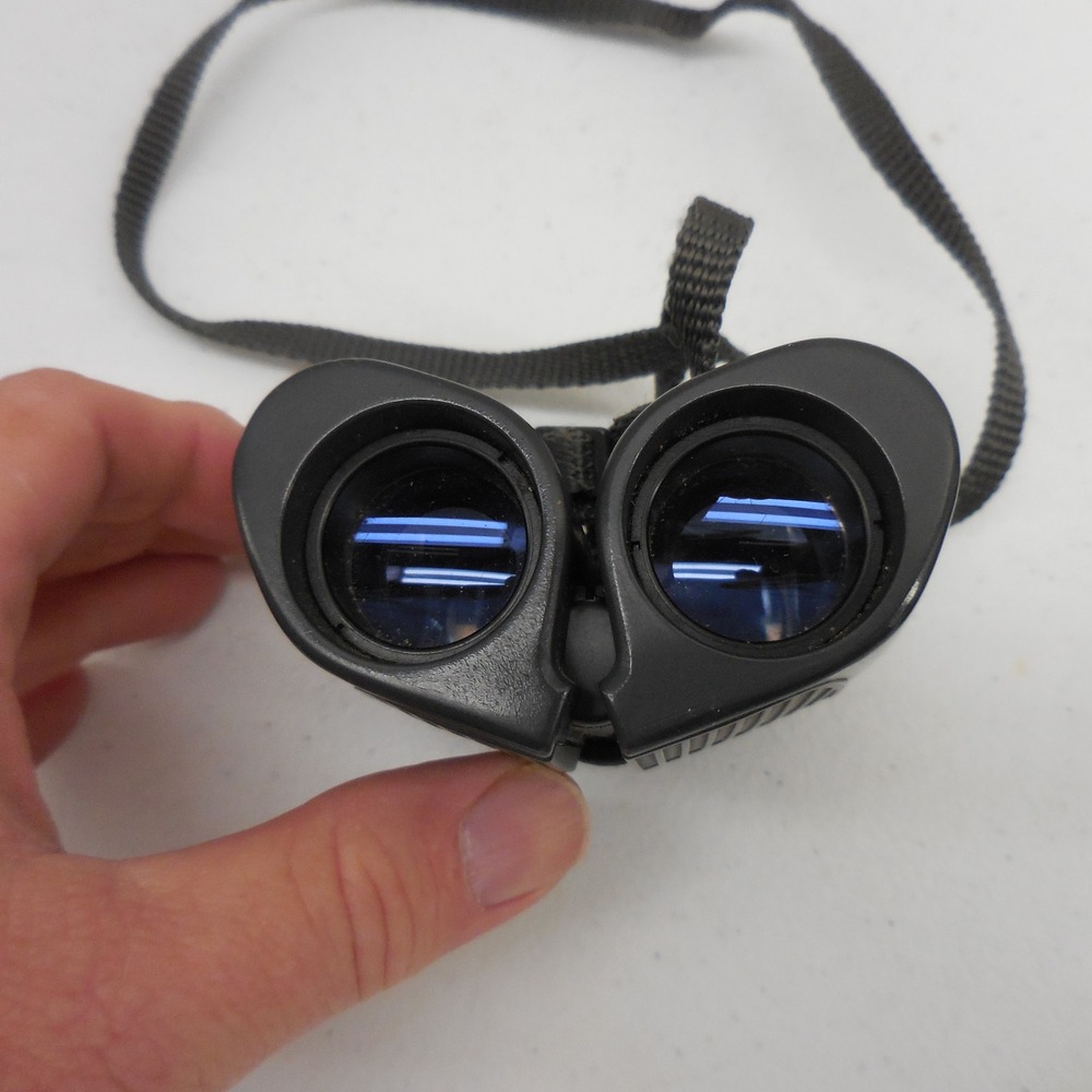 Bushnell 8x23 Compact Binoculars Black 13-8230 with Case 365FT at 1000YDS - Picture 5 of 8
